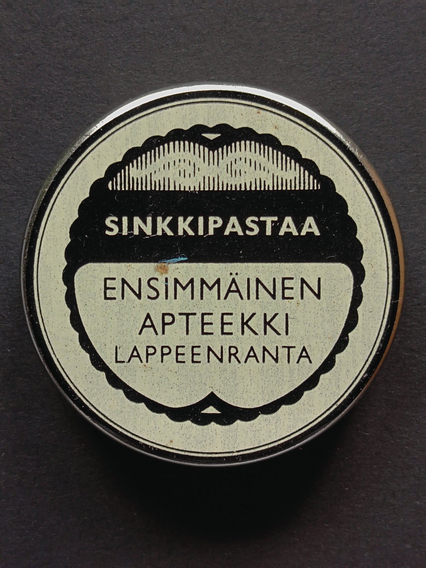 Vanhat apteekki peltipurkit