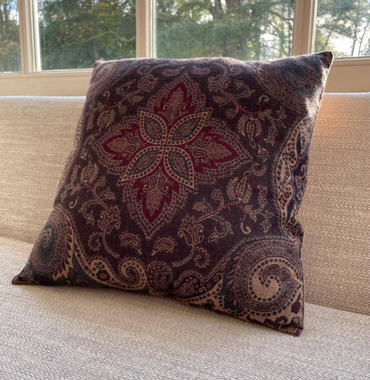 PUNHAKA CUSHION - WOOL AND COTTON