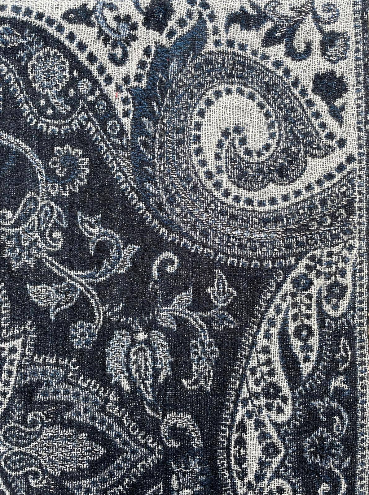 PUNHAKA CUSHION - WOOL AND COTTON