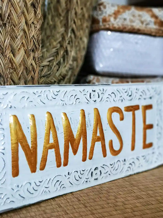 NAMASTE metallikyltti, valkoinen