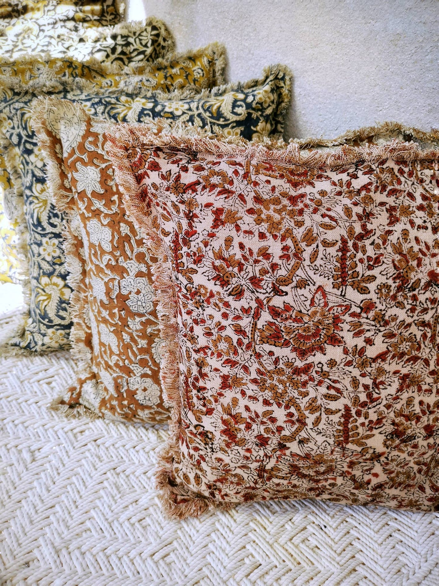Tyynynpäällinen – Kukat / Beige & Punainen