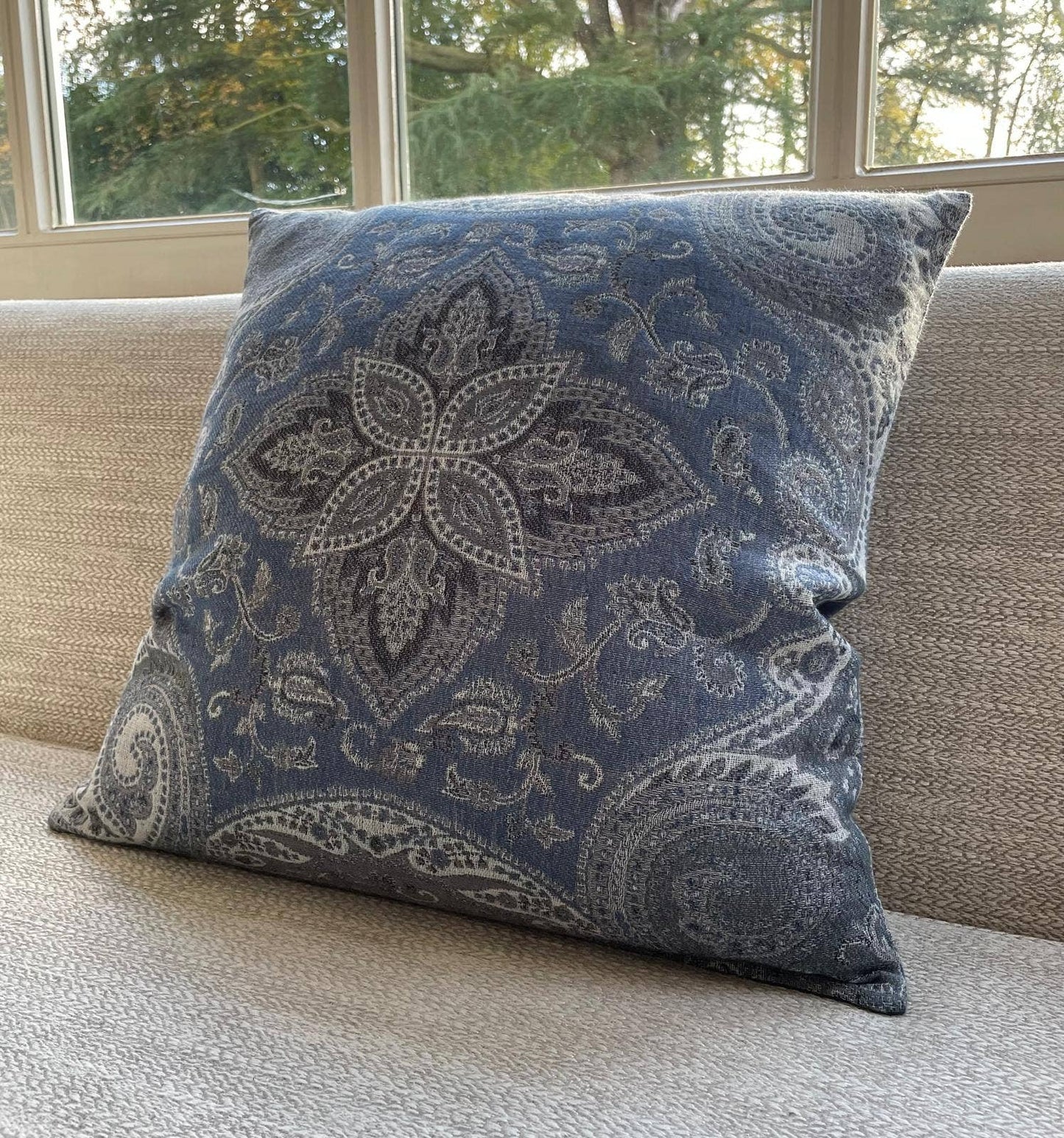 PUNHAKA CUSHION - WOOL AND COTTON