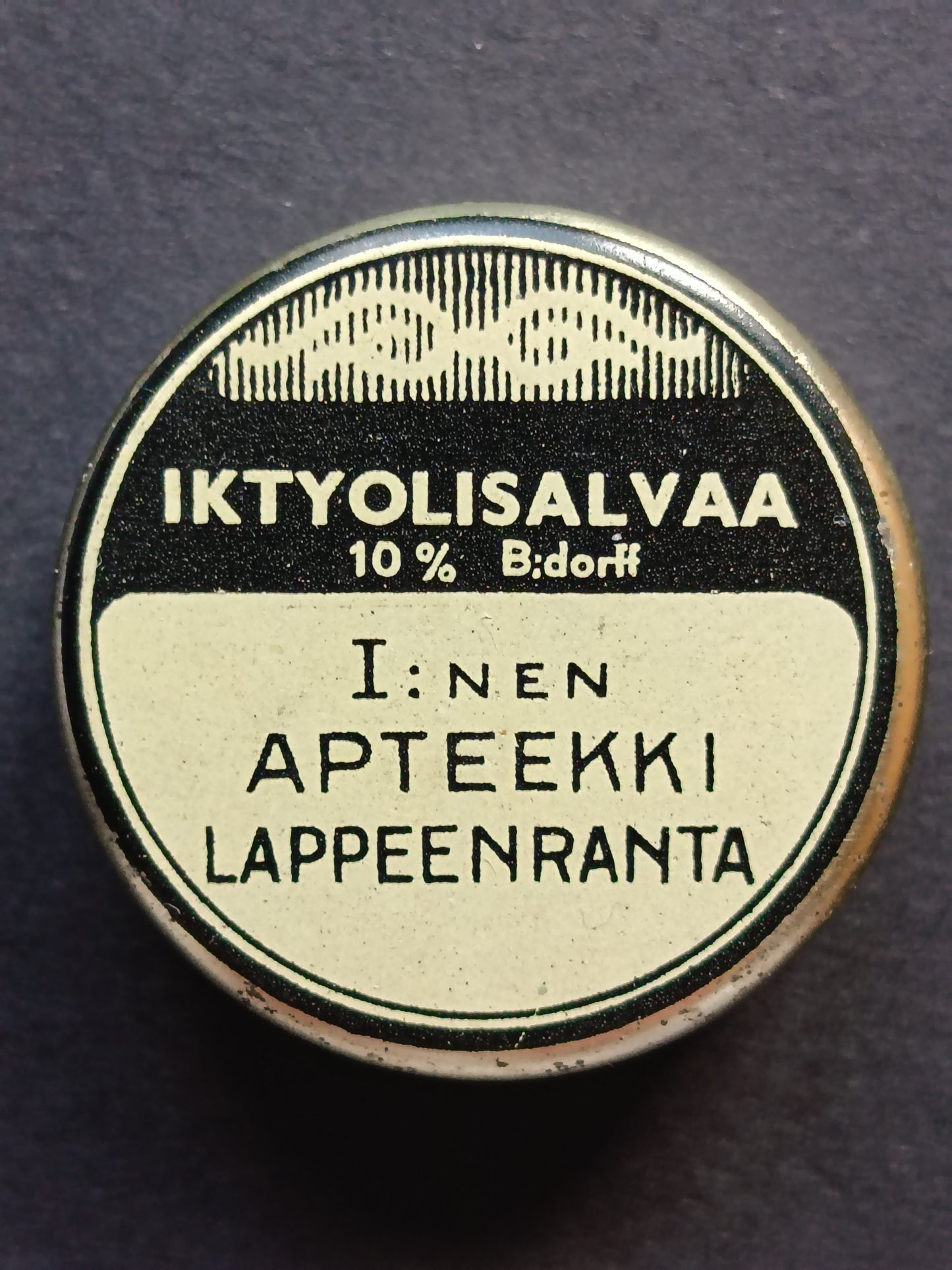 Vanhat apteekki peltipurkit