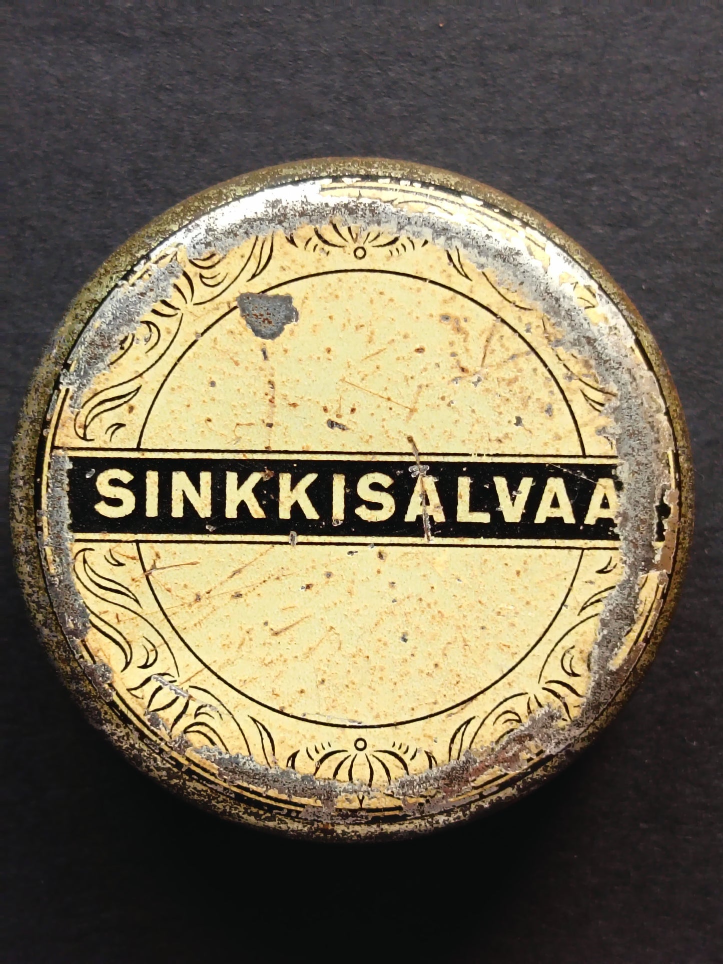 Vanhat apteekki peltipurkit
