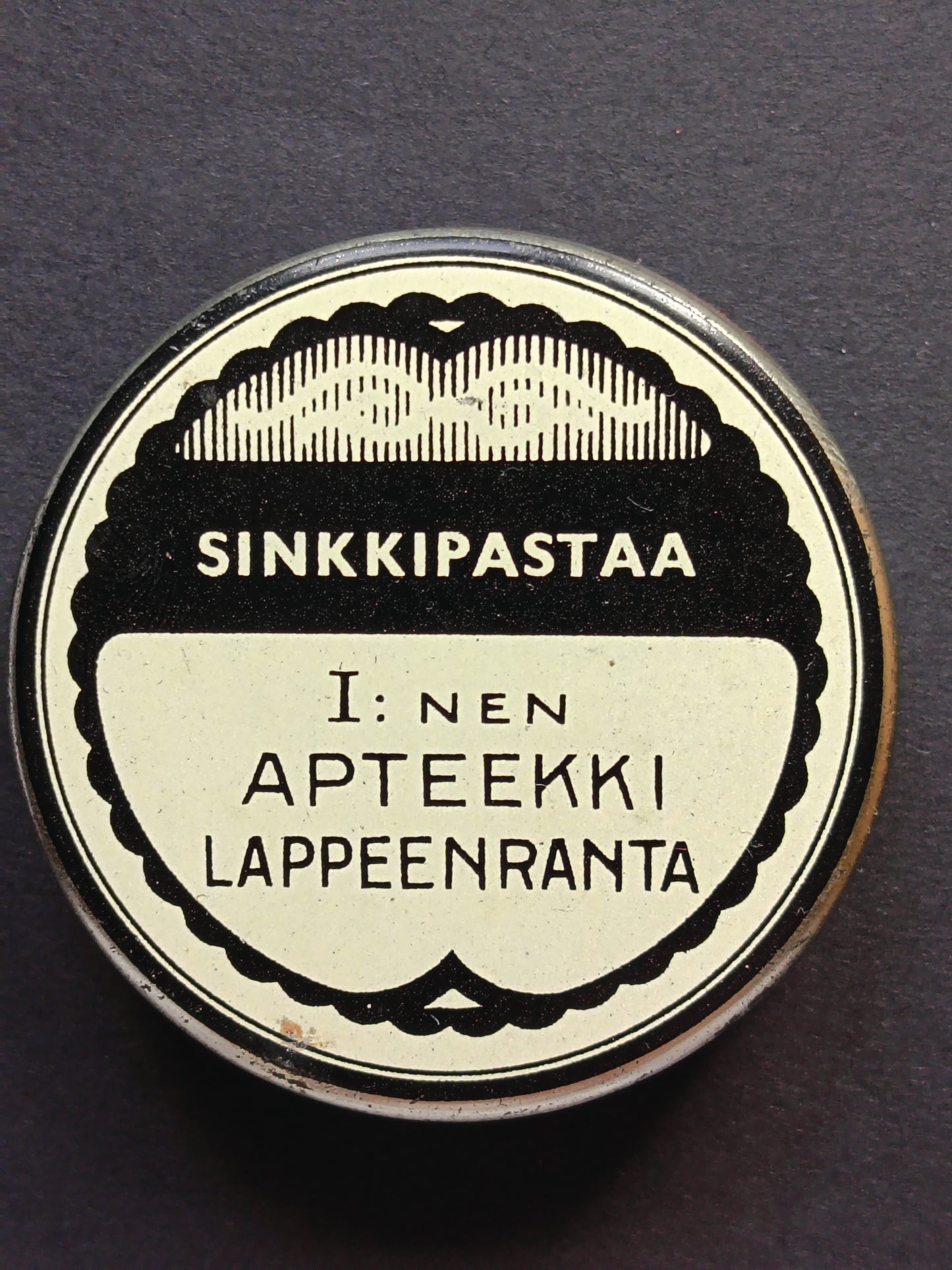 Vanhat apteekki peltipurkit