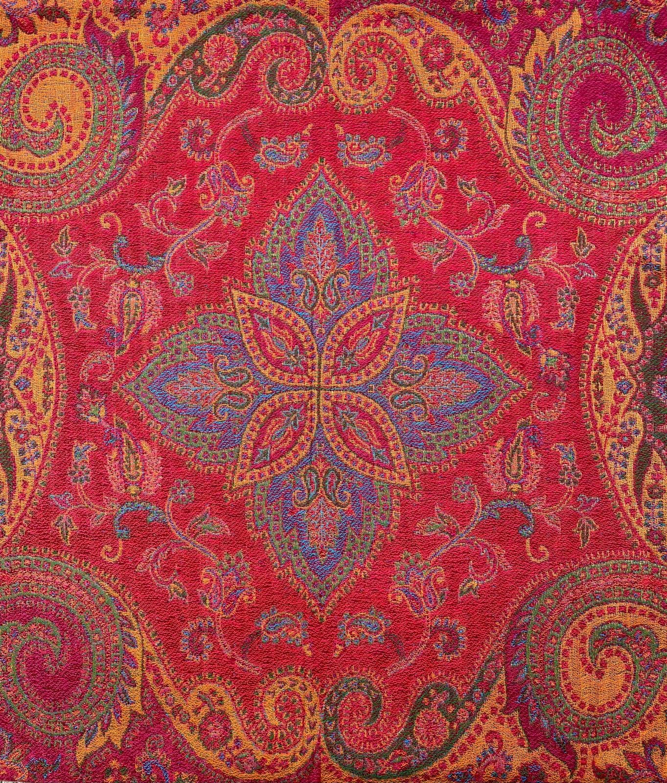 PUNHAKA CUSHION - WOOL AND COTTON