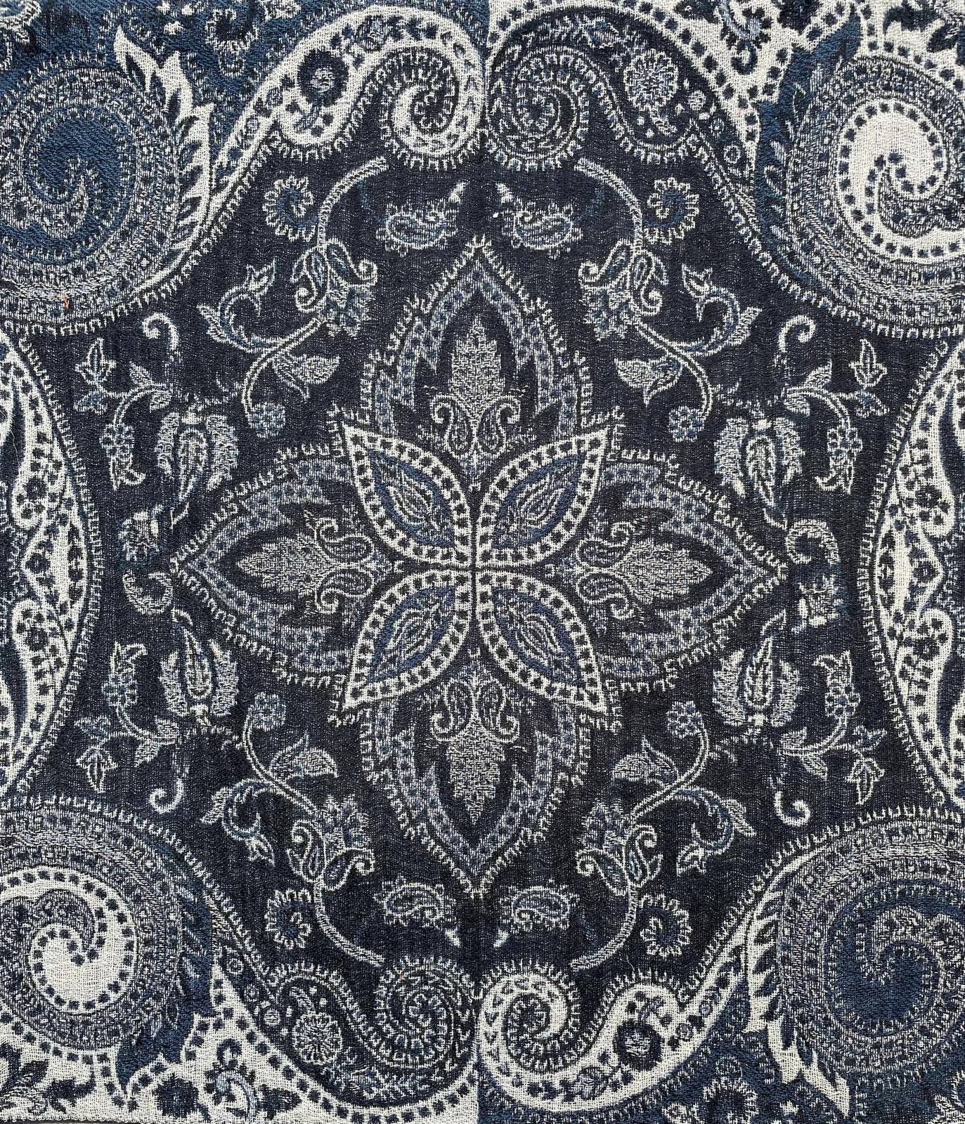 PUNHAKA CUSHION - WOOL AND COTTON