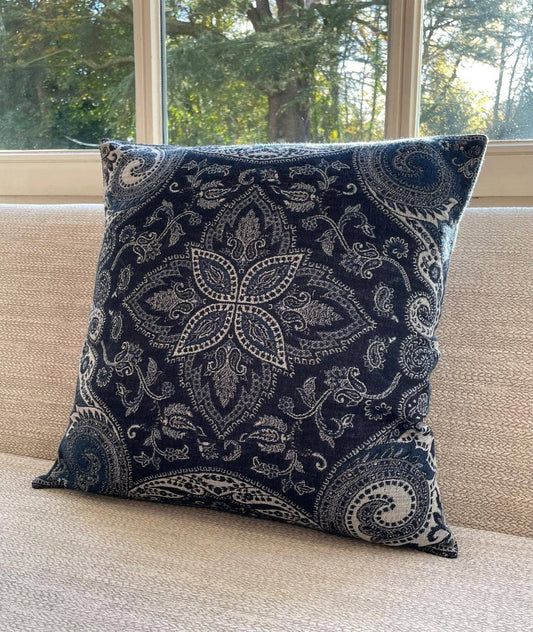 PUNHAKA CUSHION - WOOL AND COTTON